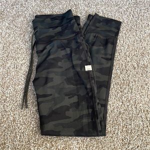 Vuori camo leggings. Soft material similar to Lulu lemon align fabric.